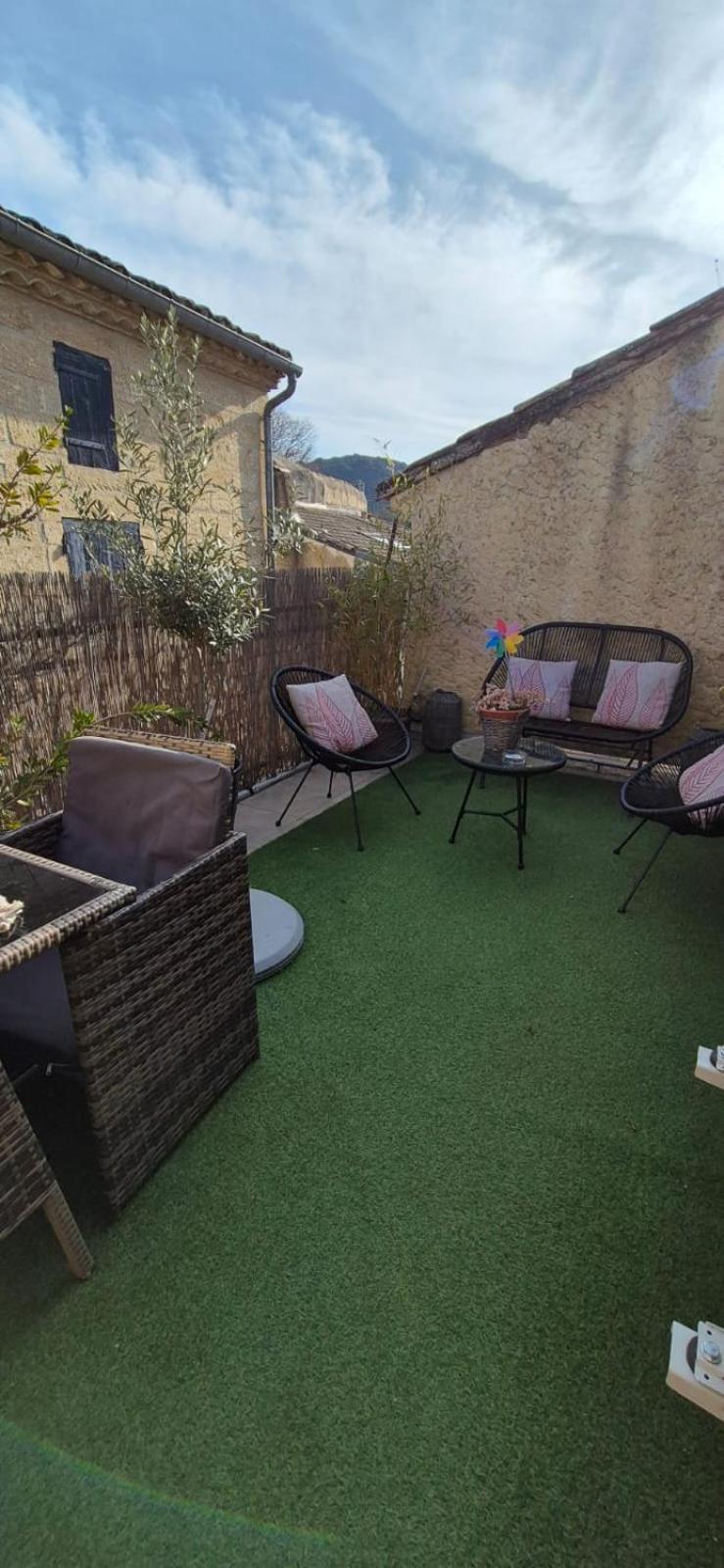 Proche D'Uzes La Terrasse Du Soleil Levant 콜리아스 외부 사진