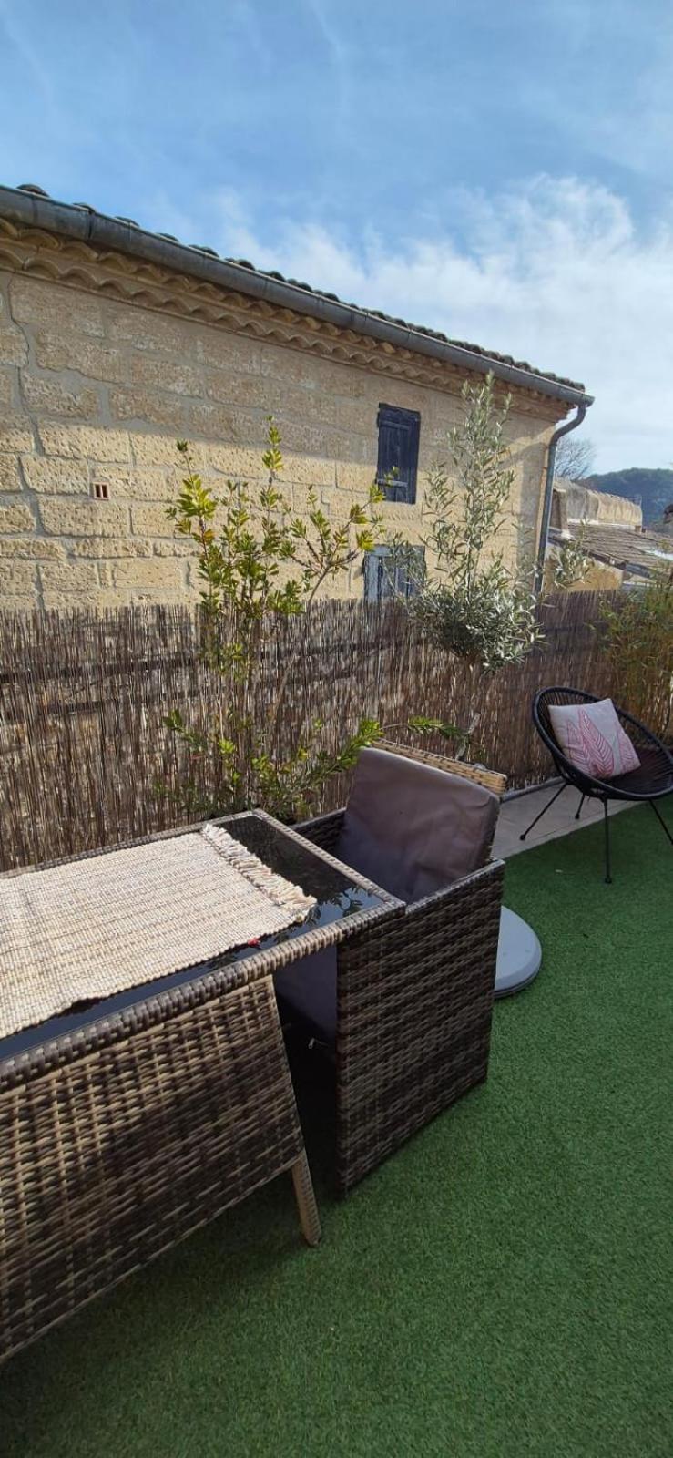 Proche D'Uzes La Terrasse Du Soleil Levant 콜리아스 외부 사진